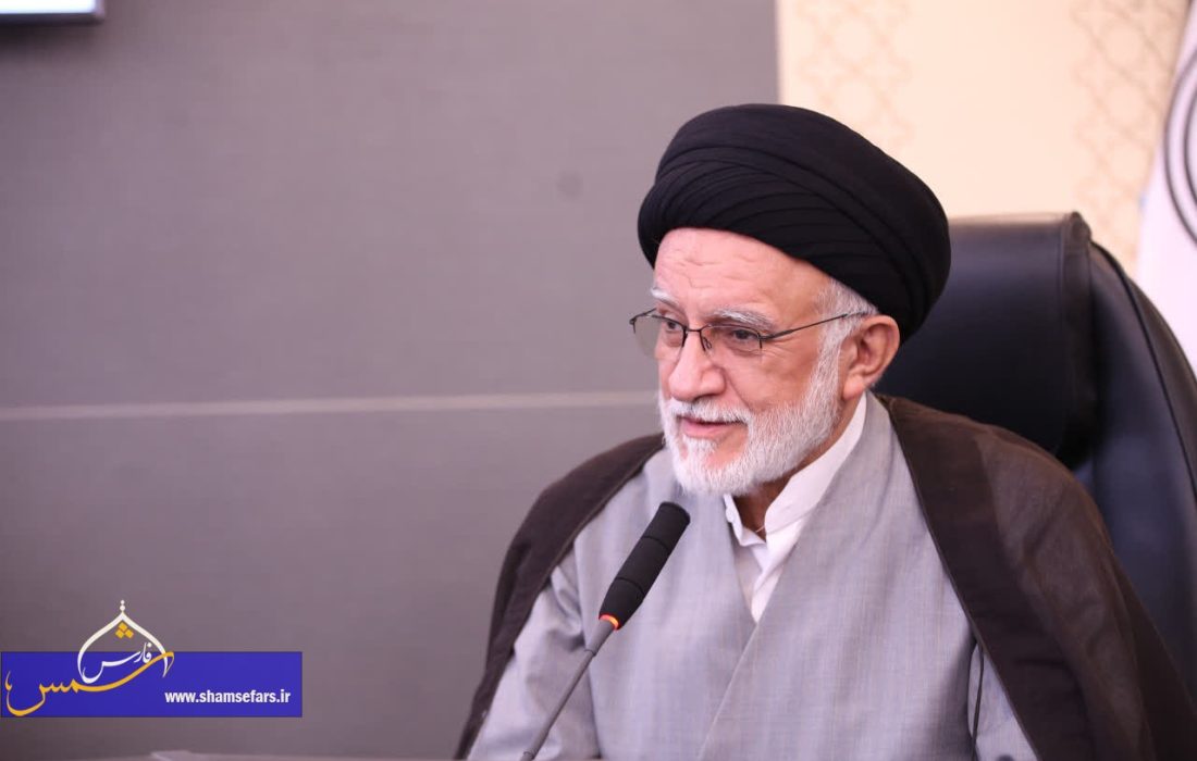 استفاده از زن در مغازه ها به عنوان وسیله فروش و درآمد زایی قابل قبول نیست|/ جایگاه زن فراتر از این مسائل است