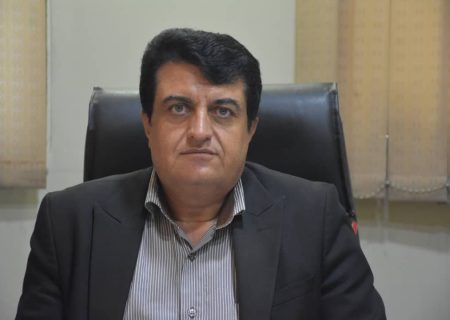 لوح سپاس در دستان پرتلاش حسنعلی رحمانیان