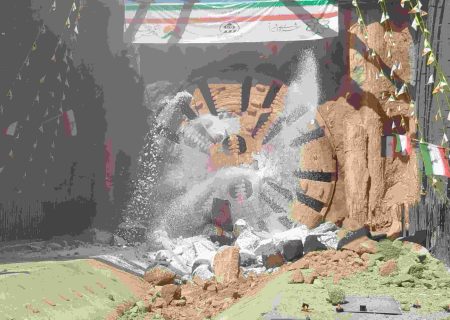 خروش حفار مکانیزه مترو شیراز در ایستگاه شهید بهشتی