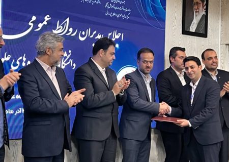 اهدا 2 لوح تقدیر به روابط عمومی دانشگاه علوم پزشکی شیراز