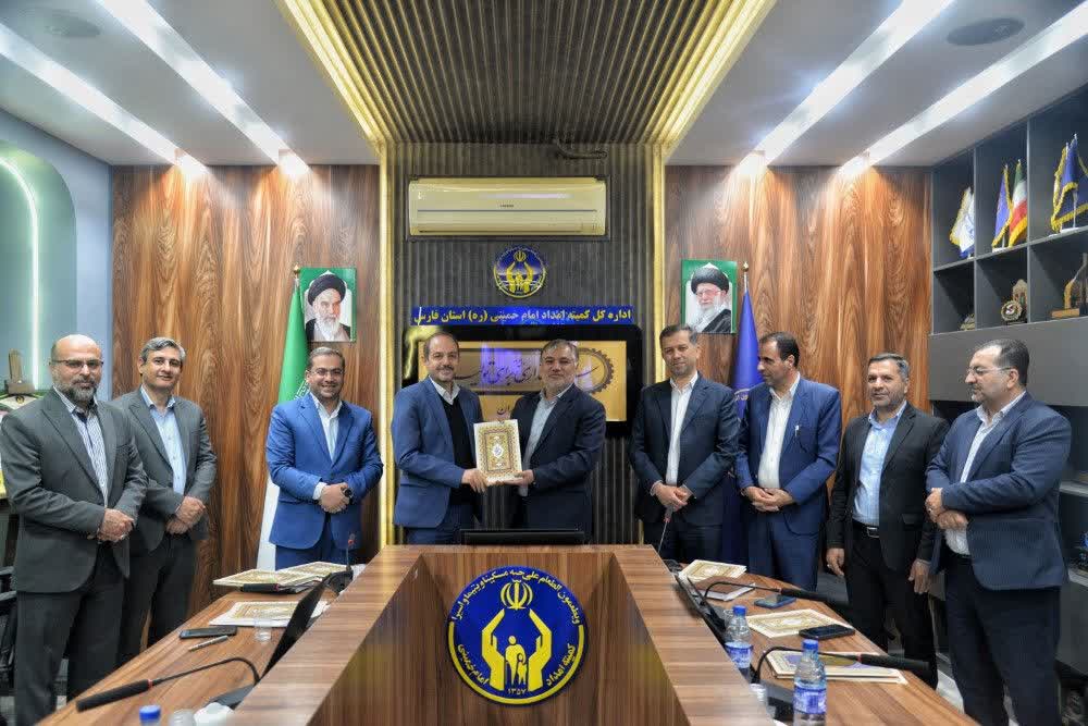 تقدیر از بسیجیان کمیته امداد امام خمینی(ره) استان فارس در آیین بزرگداشت هفته بسیج