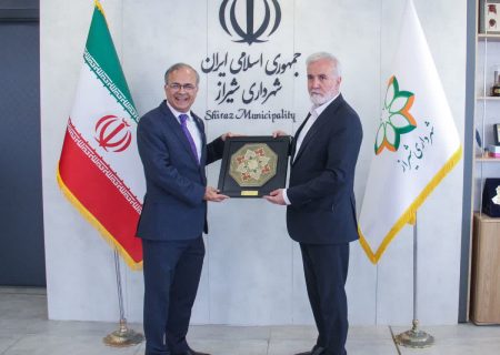 گسترش دیپلماسی شهری؛ دبیرکل اکو در شیراز از نقش‌آفرینی شهرها در همکاری‌های منطقه‌ای حمایت کرد