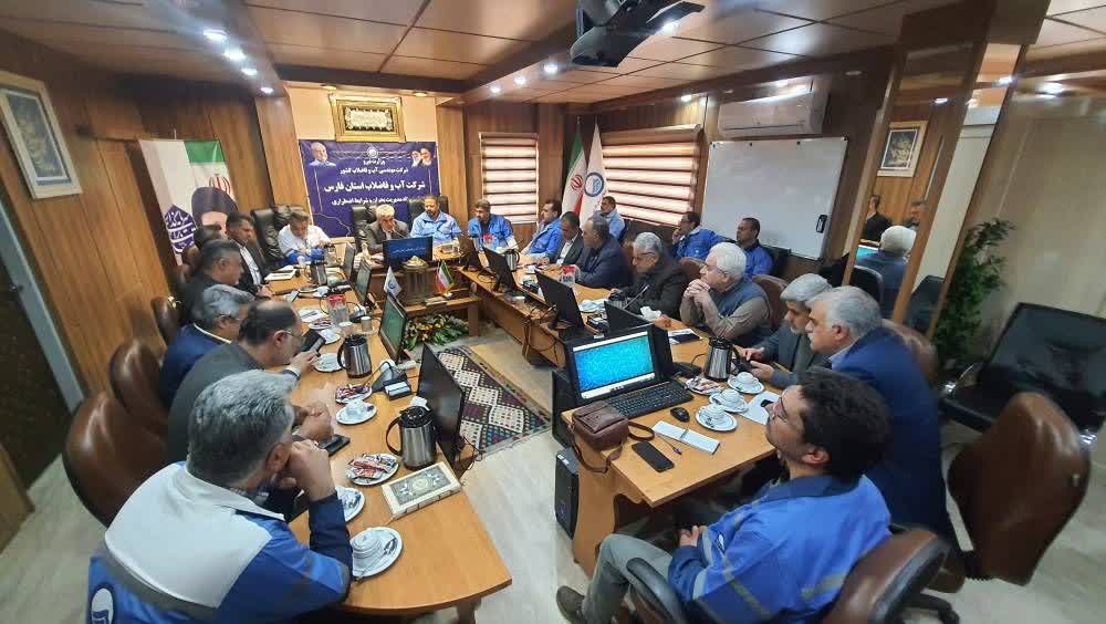 نشست تخصصی ستاد مدیریت شرایط اضطراری و پاسخ به بحران صنعت آب و برق استان فارس