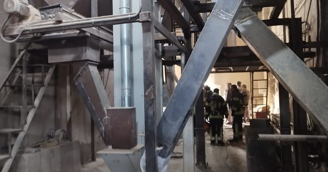 نجات کارخانه آرد از آتش