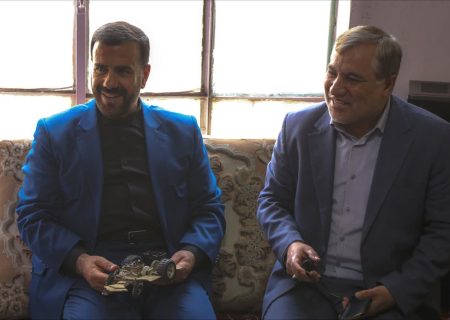 دیدار نوروزی استاندار فارس با خانواده‌های کارآفرین و نخبه تحت حمایت کمیته امداد در نخستین روز سال جدید