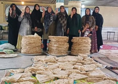 پخت نان سنتی برای پشتیبانی از نیروهای مستقر در مناطق مأموریتی فیروزآباد