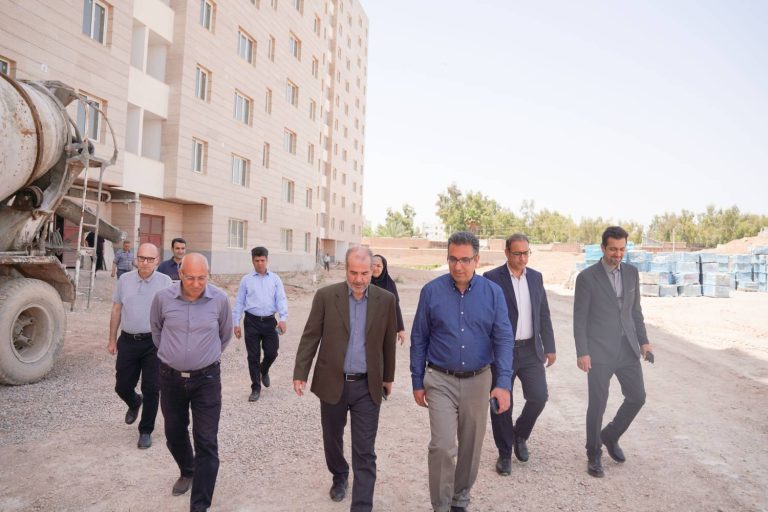 بازدید مدیرعامل شرکت بازآفرینی شهری ایران از پروژه ۱۹۶ واحدی طرح استیجار ویژه زوجهای جوان در شیراز