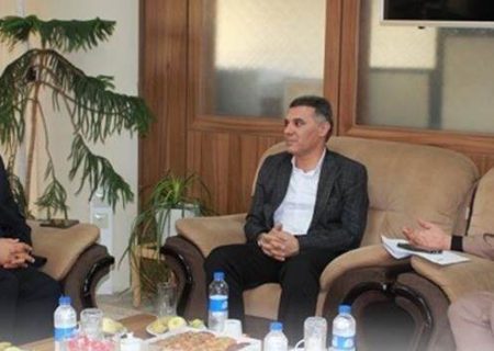 تاكید بر ارتقای خدمات پستی در دیدار مدیران ارشد ارتباطی فارس با سرپرست پست استان