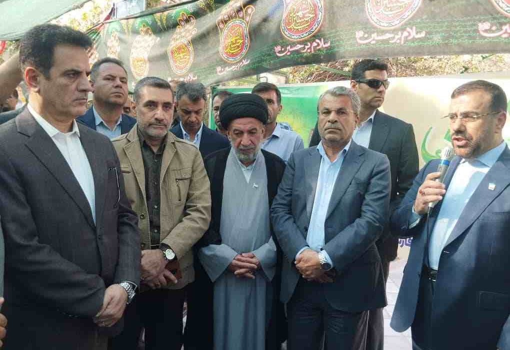 حضور فرماندار شیراز در آیین گلباران قبور مطهر شهدای دارالرحمه به مناسبت هفته دولت