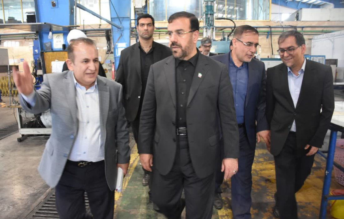 بازدید استاندار فارس از بزرگترین مجموعه تولید لولههای کامپوزیتی کشور
