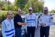 تقدیر از رانندگان قانون‌مدار در شیراز با اهدای «نشان مهربانی»/ بلوار شهید چمران صحنه تحسین نظم ترافیکی شد