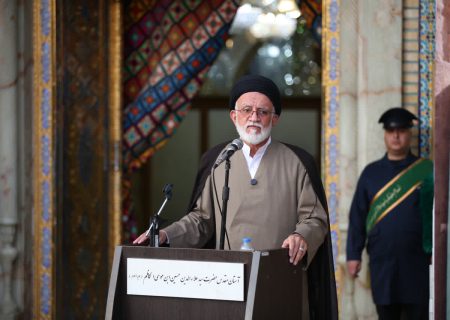 با هنر دست هنرمندان شیرازی سنگ قبر مطهر حضرت عبدالعظیم حسنی(ع) رونمایی شد