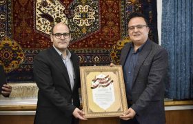 رونمایی از قالی «چهار نقش» شیراز در موزه شهر؛ گامی نو در مسیر برندسازی میراث فرهنگی همزمان با هفته گردشگری