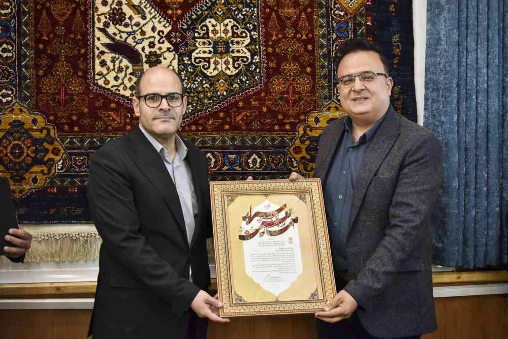 رونمایی از قالی «چهار نقش» شیراز در موزه شهر؛ گامی نو در مسیر برندسازی میراث فرهنگی همزمان با هفته گردشگری